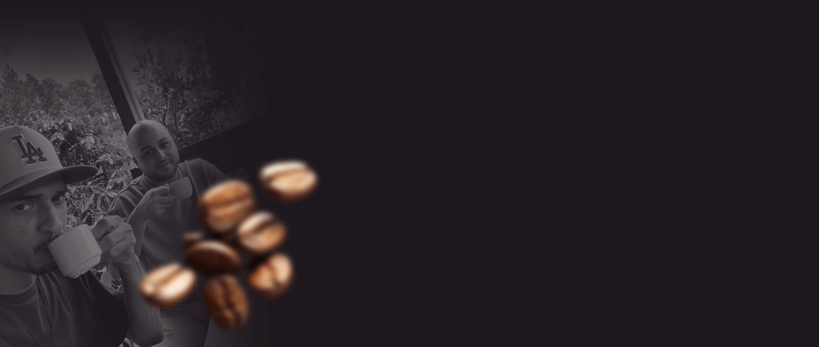 Fotografía de los fundadores de Cafeytinta en Puerto Rico, creadores del café artesanal que combina tradición, trabajo familiar y pasión por la tierra.